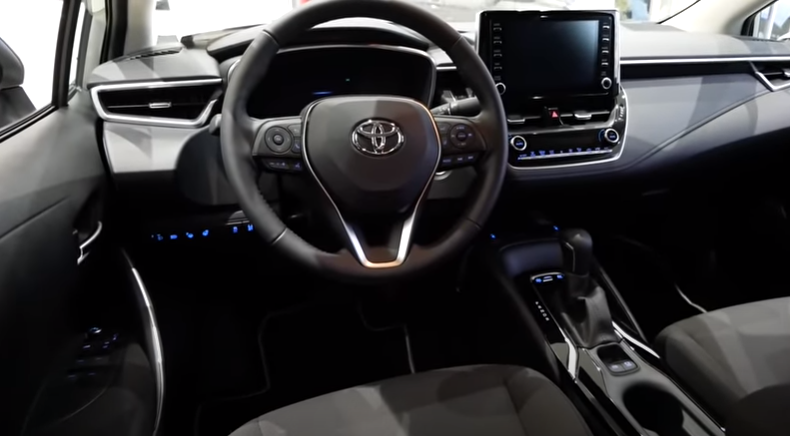 الأسطورة Corolla تصبح أكبر وأكثر جمالا