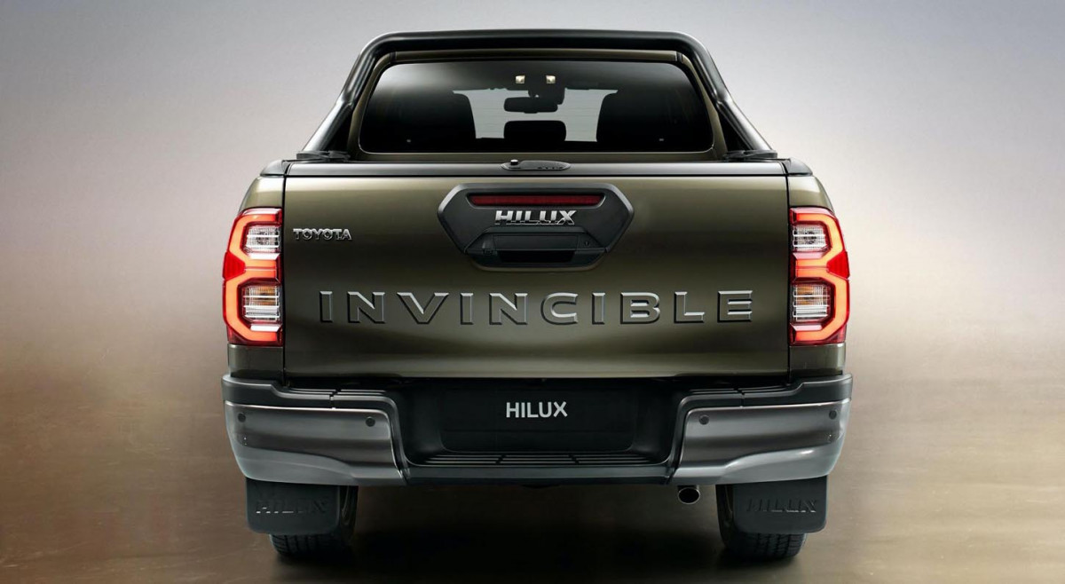 تويوتا تكشف الستار عن Hilux الجديد بقوة 201 حصان