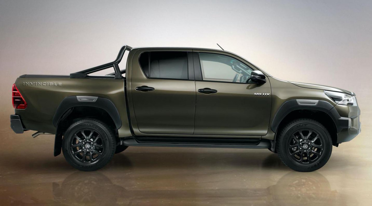 تويوتا تكشف الستار عن Hilux الجديد بقوة 201 حصان