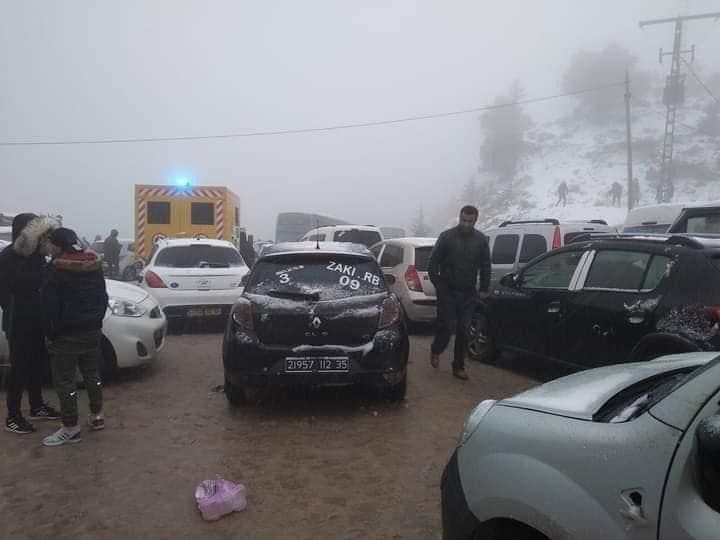 بالصور..عائلات عالقة بمرتفعات الشريعة