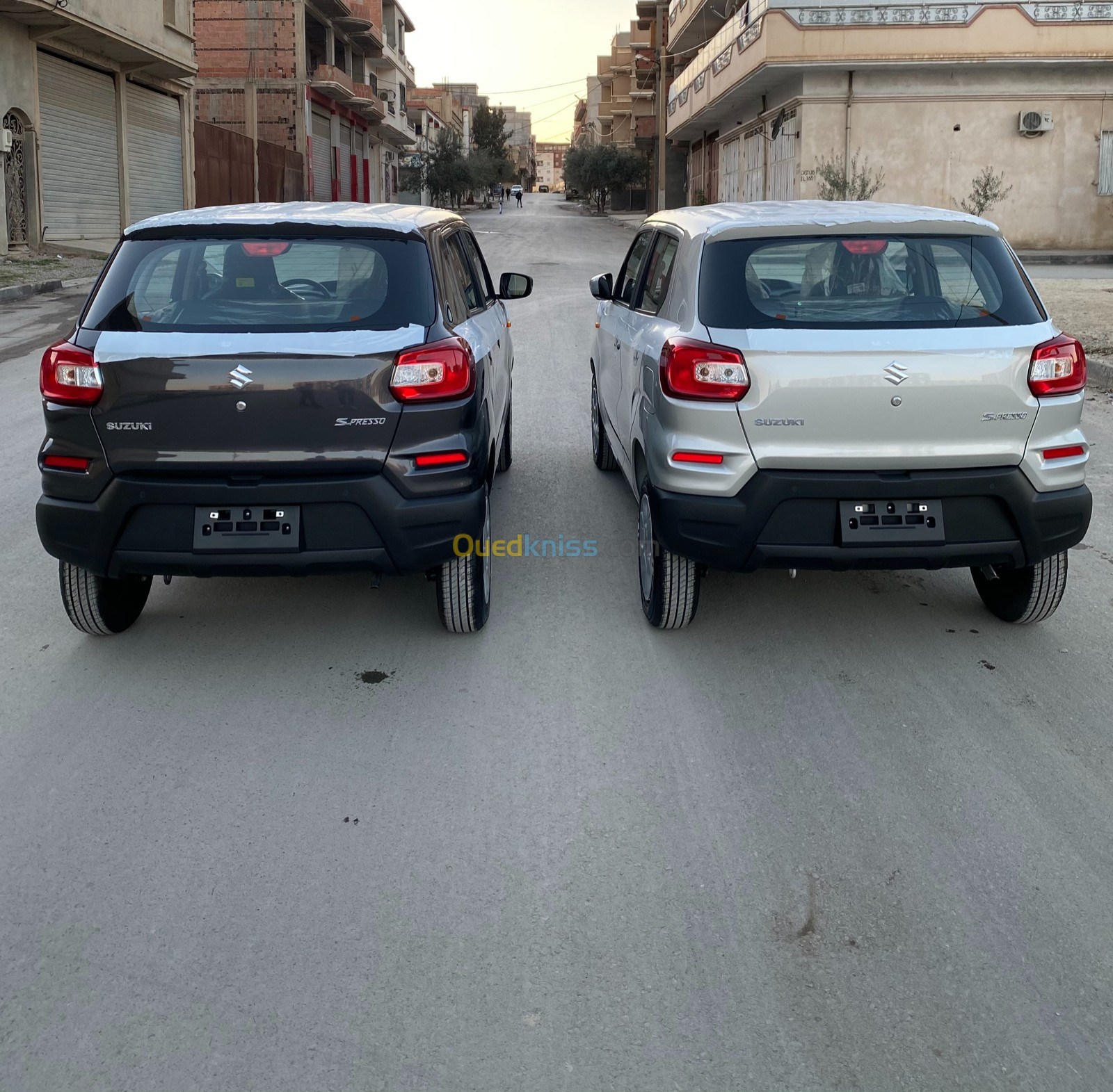 وكيل يعرض تسويق سوزوكي اسبريسو بالبطاقة الرمادية