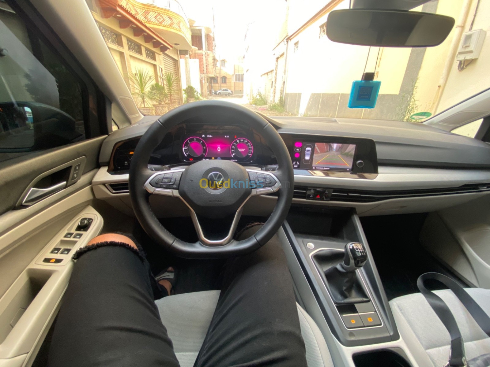 وكيل يعرض غولف 8 بسعر 760مليونا