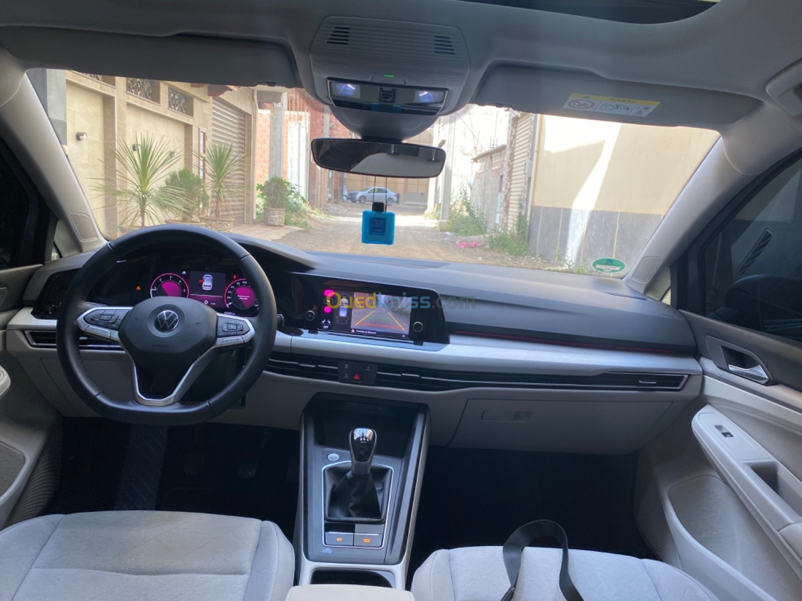وكيل يعرض غولف 8 بسعر 760مليونا