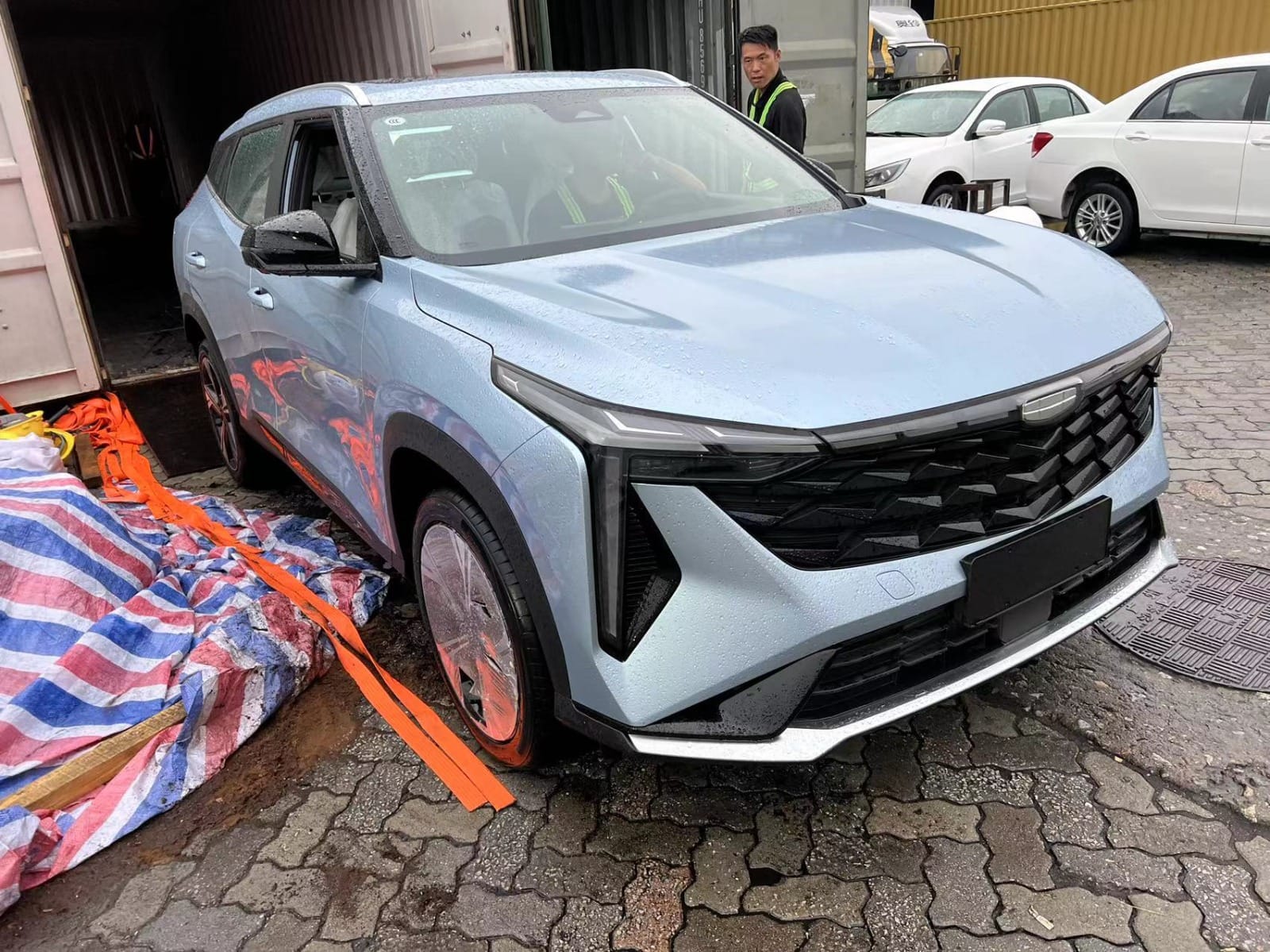 انطلاق سيارات جيلي نحو الجزائر بمواصفات حديثة وأسعار تنافسية