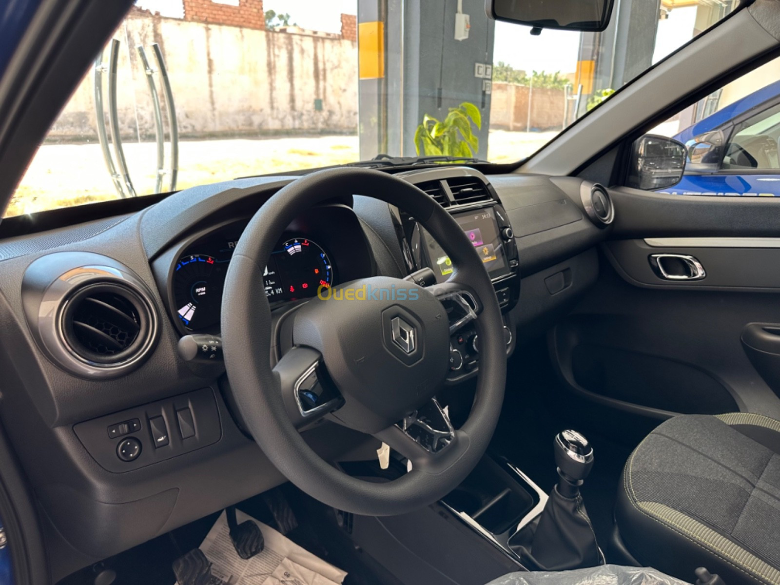 تسويق مجموعة من سيارات رونو كويد 2023 بهذا السعر