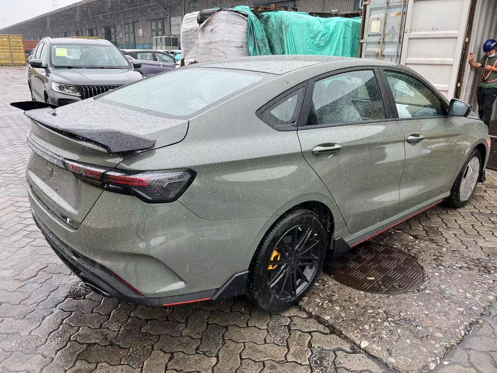 انطلاق سيارات جيلي نحو الجزائر بمواصفات حديثة وأسعار تنافسية