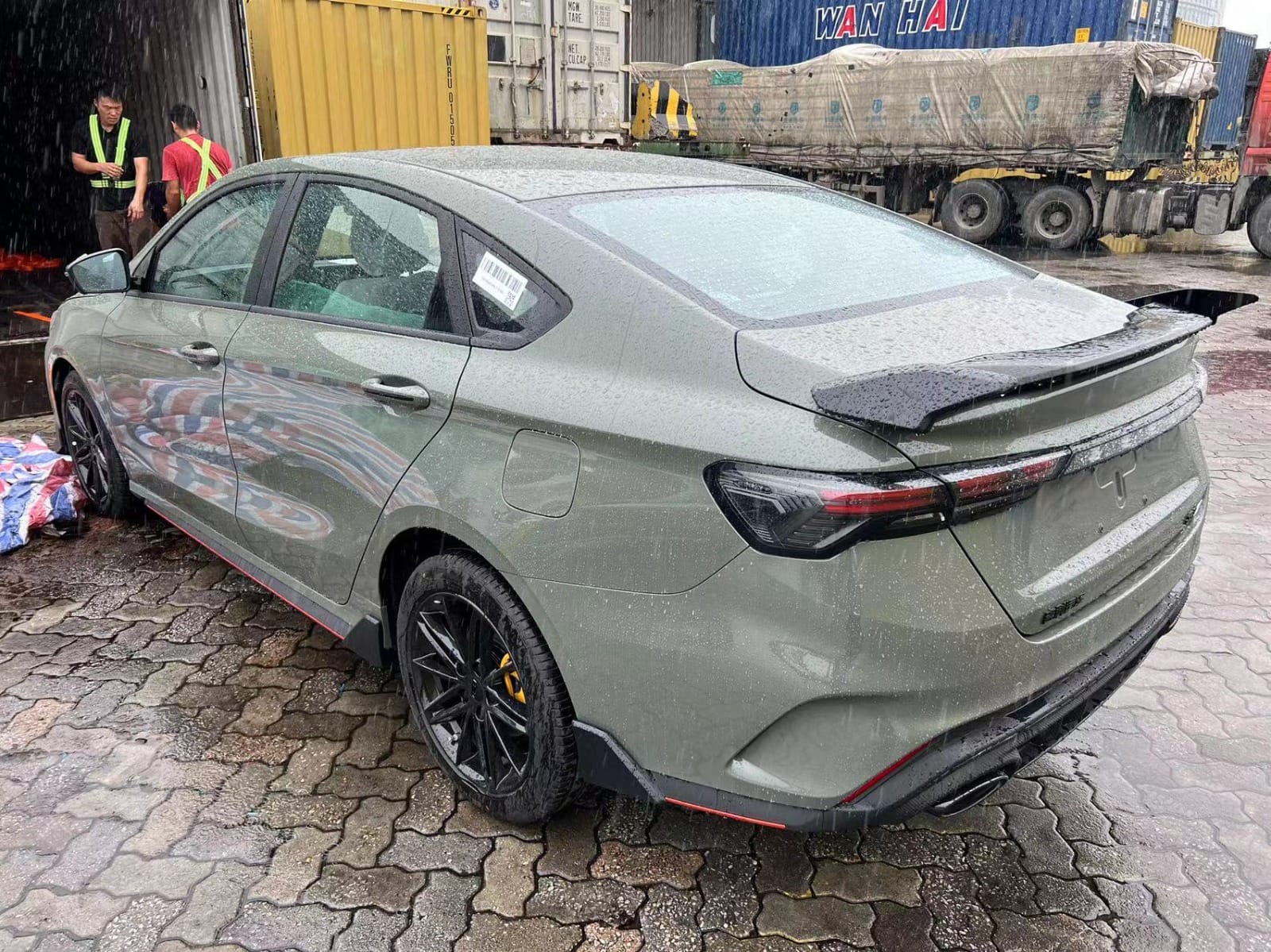 انطلاق سيارات جيلي نحو الجزائر بمواصفات حديثة وأسعار تنافسية