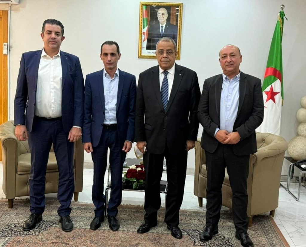 مفاوضات مراطونية لتخفيض أسعار السيارات الجديدة بالجزائر