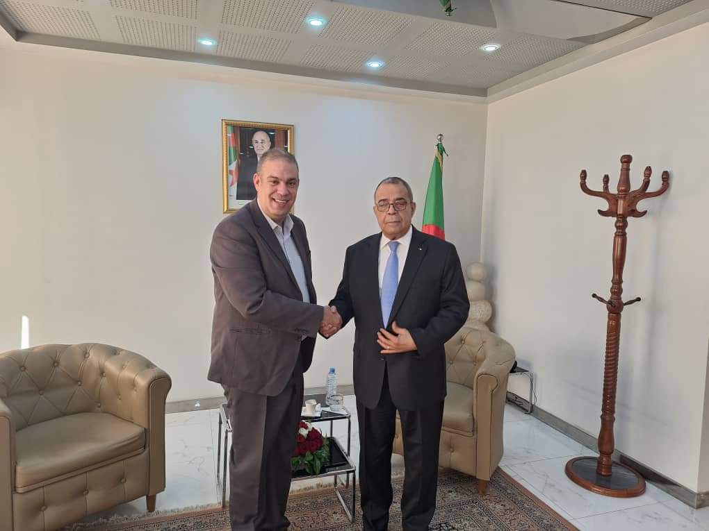 مفاوضات مراطونية لتخفيض أسعار السيارات الجديدة بالجزائر