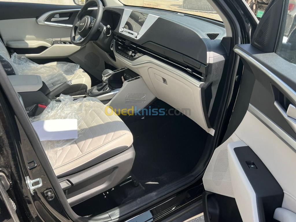 أسعار ومواصفات كيا Carens بـ 7 مقاعد 2023 بالجزائر